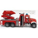 bruder MACK Granite Feuerwehrleiterwagen, Modellfahrzeug rot/weiß, mit Pumpe