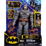 Spin Master Batman 30 cm Deluxe-Actionfigur mit Schlag- und Wurffunktion, Spielfigur 5 Ausrüstungsgegenstände, Licht- und Soundeffekte