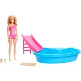 Mattel Barbie Pool mit Puppe mit Pool, Rutsche, Handtuch und Accessoires