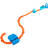 Hot Wheels Track Creator Beschleuniger-Sprung-Schnellstrecke-Set , Rennbahn mit Spielzeugauto und motorisiertem Beschleuniger