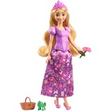 Mattel Disney Prinzessin 2-in-1-Geschichten Rapunzel-Modepuppe mit 2 Oberteilen zum Anklipsen, 2 Röcken und 9 Accessoires
