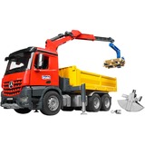 bruder Mercedes-Benz Arocs Baustellen-LKW mit Kran, Schaufelgreifer, Palettengabeln und 2 Paletten, Modellfahrzeug