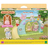 EPOCH Traumwiesen Sylvanian Families - Erlebniskindergarten Schaukel mit Figur, Konstruktionsspielzeug 