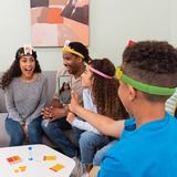 Spin Master Hedbanz - das rasante Ratespiel für die ganze Familie, Partyspiel Neuauflage mit tollem Spielmaterial