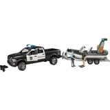 bruder 02507 RAM 2500 Polizei Pickup, L+S Modul, Anhänger mit Boot, Modellfahrzeug schwarz/weiß, Inkl. 2 Figuren