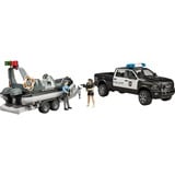 bruder 02507 RAM 2500 Polizei Pickup, L+S Modul, Anhänger mit Boot, Modellfahrzeug schwarz/weiß, Inkl. 2 Figuren