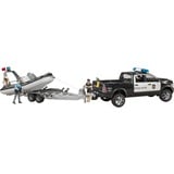 bruder 02507 RAM 2500 Polizei Pickup, L+S Modul, Anhänger mit Boot, Modellfahrzeug schwarz/weiß, Inkl. 2 Figuren