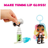 MGA Entertainment Yummiland Lip Gloss Doll Sour Sweeties - Sasha Sourworms, Puppe 