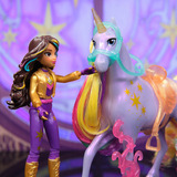 Spin Master Unicorn Academy - Sophia und Einhorn Wildstar, Spielfigur mit echter Mähne und Schweif sowie Bürste