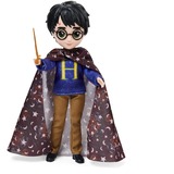 Spin Master Wizarding World Harry Potter - Geschenkset mit Harry Potter-Puppe, Spielfigur ca. 20,3 cm groß, inkl. Besen, Tarnumhang und weiterem Zubehör