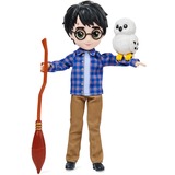 Spin Master Wizarding World Harry Potter - Geschenkset mit Harry Potter-Puppe, Spielfigur ca. 20,3 cm groß, inkl. Besen, Tarnumhang und weiterem Zubehör