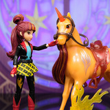 Spin Master Unicorn Academy - Valentina und Einhorn Cinder, Spielfigur mit echter Mähne und Schweif sowie Bürste