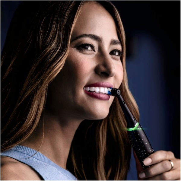 Braun Oral-B iO Series 10, električna zobna ščetka črna, Cosmic Black