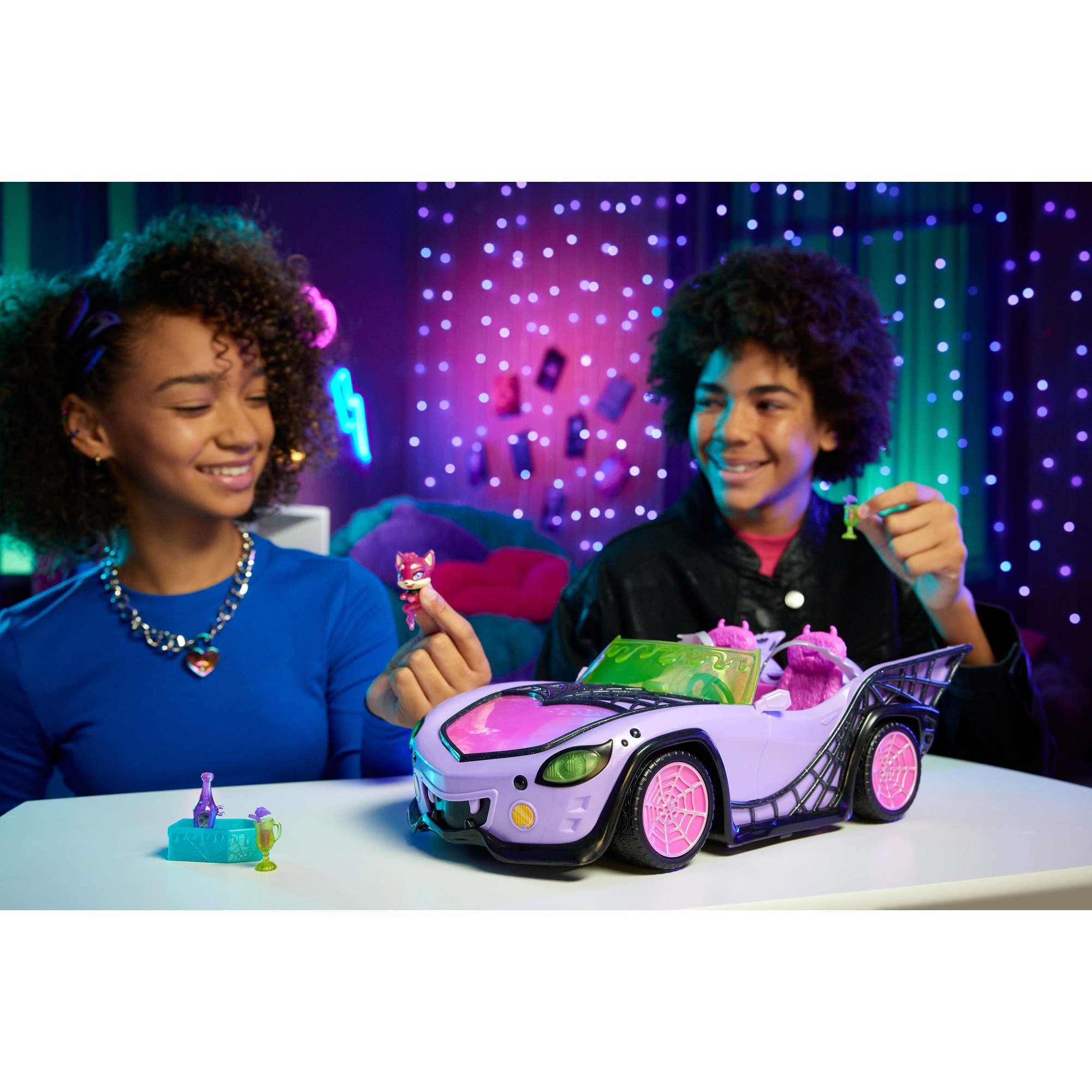 Mattel Monster High Ghoul Mobile mit Haustier und Eiskühlerzubehör, Spielfahrzeug
