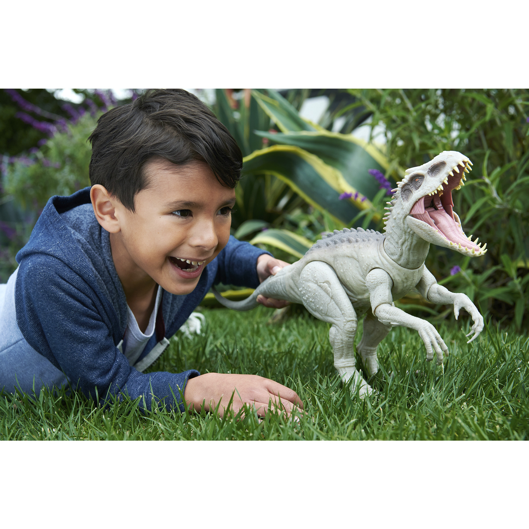 Mattel Jurassic World Tarnen und Kämpfen Indominus Rex, Spielfigur mit Lichtern, Sound und Bewegungsmechanismus